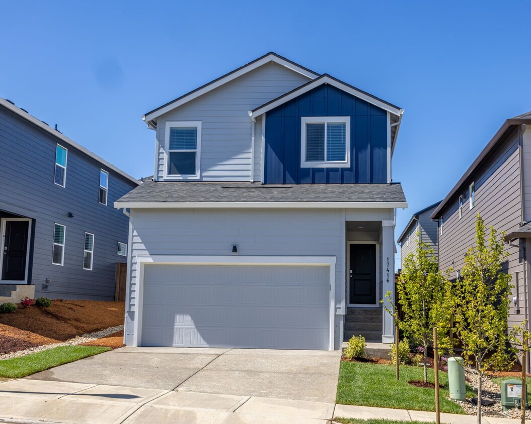 Foto principal - 3 bedroom home in Ridgefield w/ AC - Built...