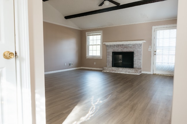 Building Photo - 126 Mill Creek Pkwy