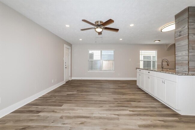 Foto del edificio - 32118 Decker Oaks Dr