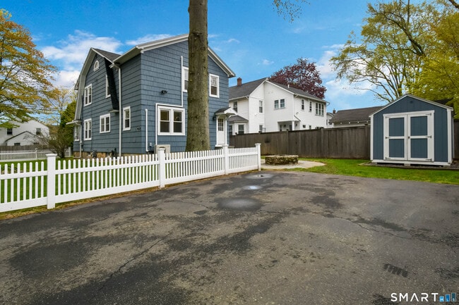 Building Photo - 234 N Pine Creek Rd