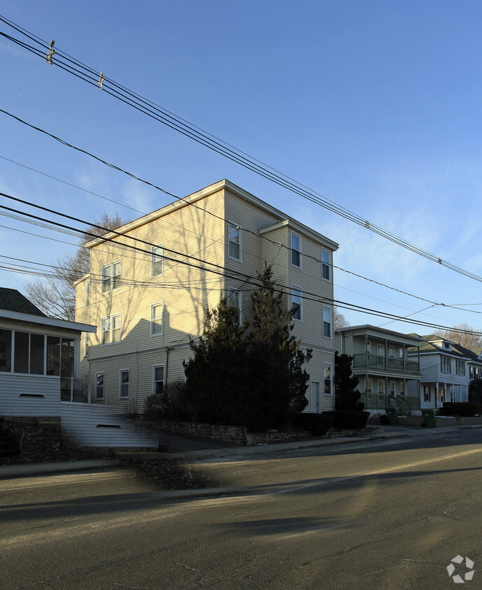 Building Photo - 10 W Hartford Ave