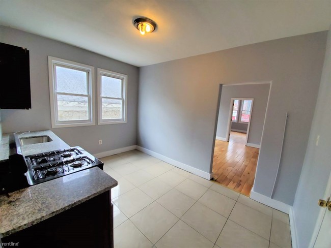 Building Photo - 2 br, 1 bath  - 372 Wainwright St Apt 1