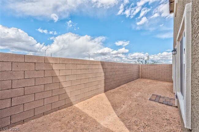 Foto del edificio - 4706 Turquoise Clfs Ave