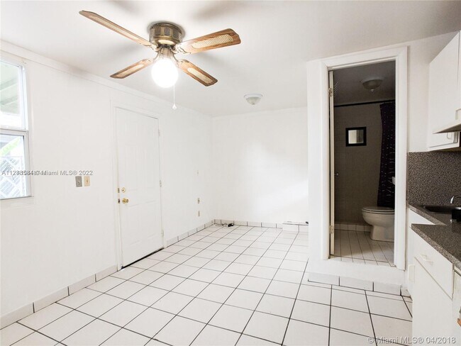 Foto del edificio - 2433 SW 11th St
