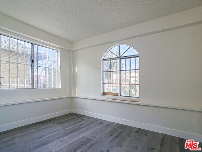 Building Photo - 2518 Maple Ave