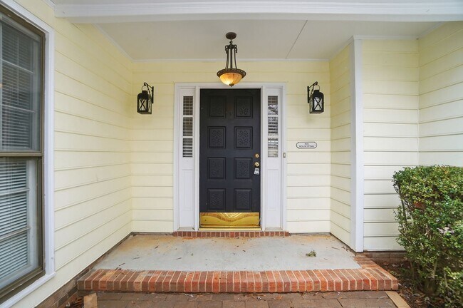 Building Photo - 3 Bedroom Ranch with a 2 Car Garage!