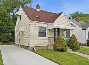 Building Photo - 16069 Fairmount Dr