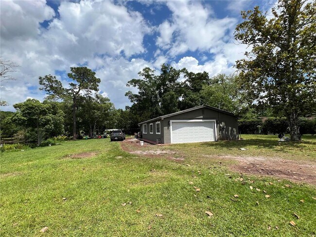 Building Photo - 1223 Lake Downey Dr