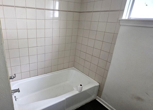 Foto del edificio - 3303 Roaming Woods Ln