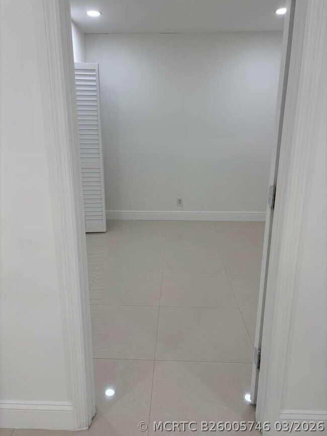 Building Photo - 710 Columbus Pkwy