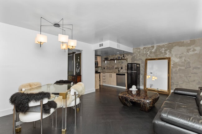 Foto del edificio - 651 NE 60th St