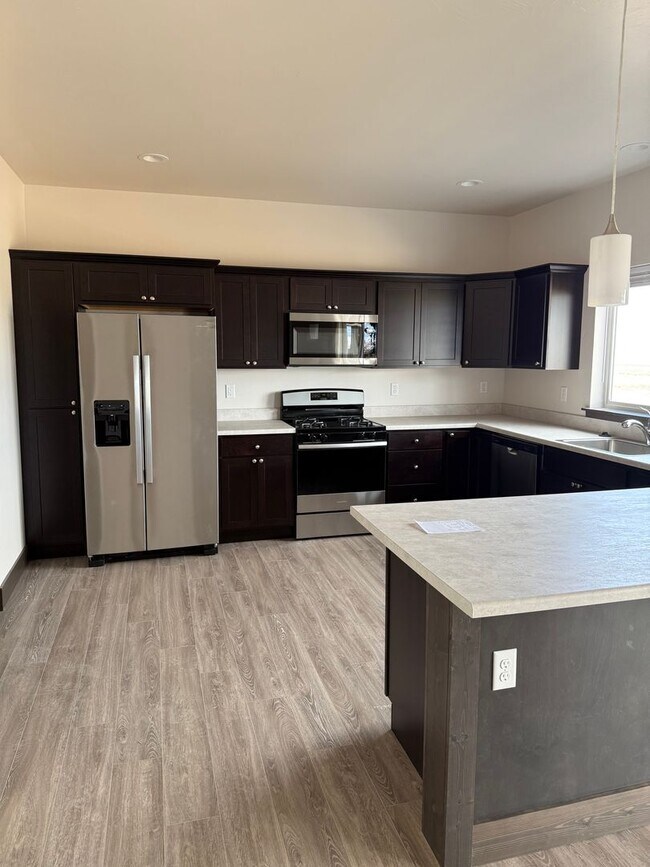Foto del edificio - Brand New 3 Bed 2.5 Bath with double attac...