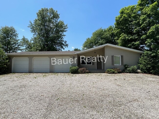 Building Photo - Country living at its finest in Hillsdale ...