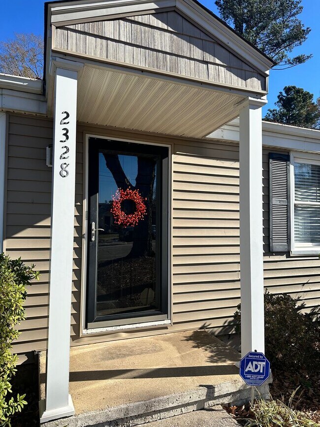 Foto del edificio - Two Bedroom Cottage - Five Points East, Raleigh, NC - Inside the Beltline!