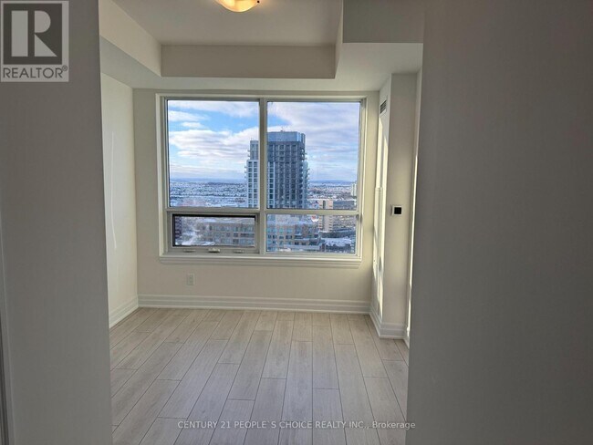 Photo du bâtiment - 30 Elm Dr W