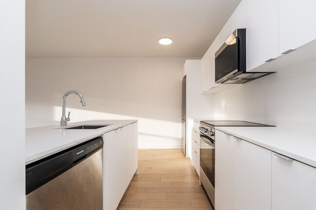 Photo du bâtiment - 111 Lawton Blvd