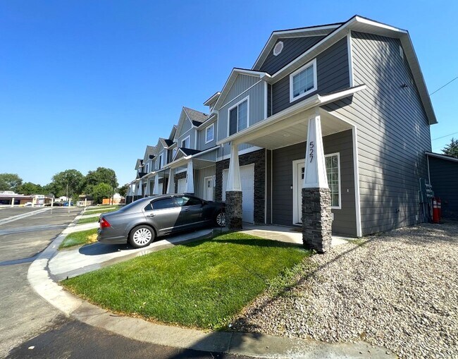 Building Photo - 525 N Trixie Ave
