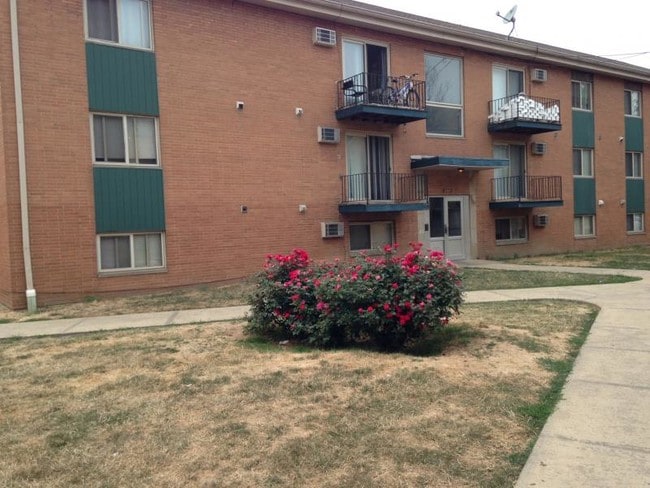 Building Photo - 2303 Forestdale Ave