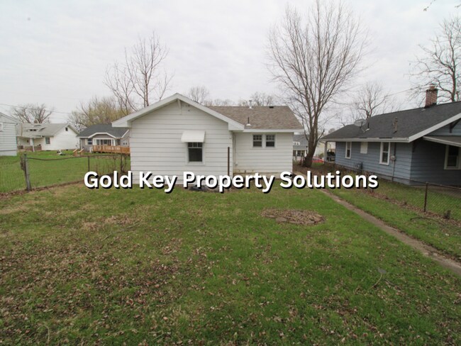 Foto del edificio - MUNCIE 3 BR 1 BA House with New Appliances and Garage (SECTION 8 APPROVED)