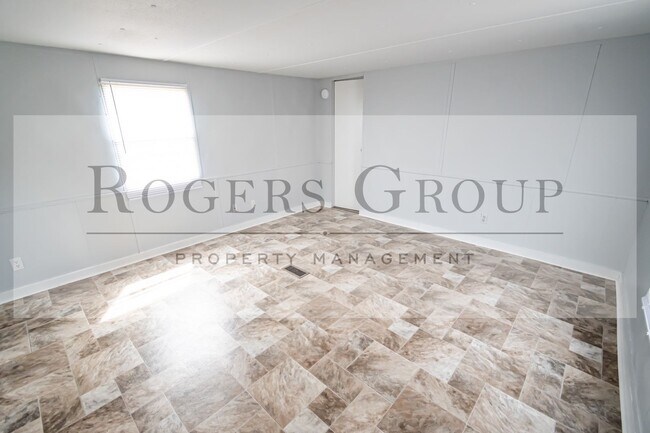 Foto del edificio - 385 Julian Smith Rd