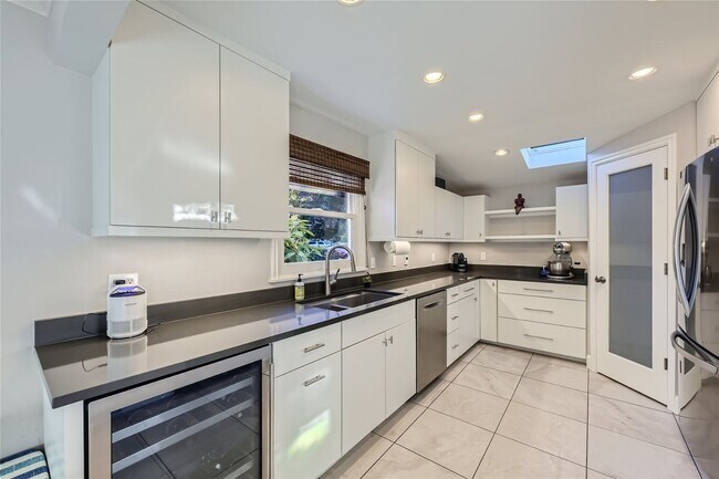 Building Photo - Introducing a spacious 4 bedroom, 2.5 bath...
