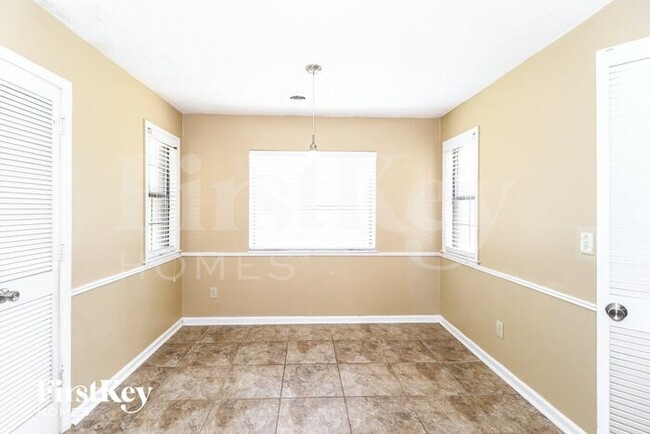 Building Photo - 7132 Chevy Chase Dr