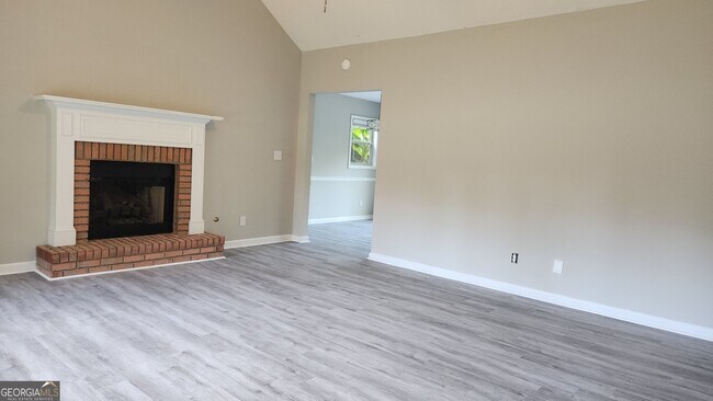 Building Photo - 135 Riverside Ct