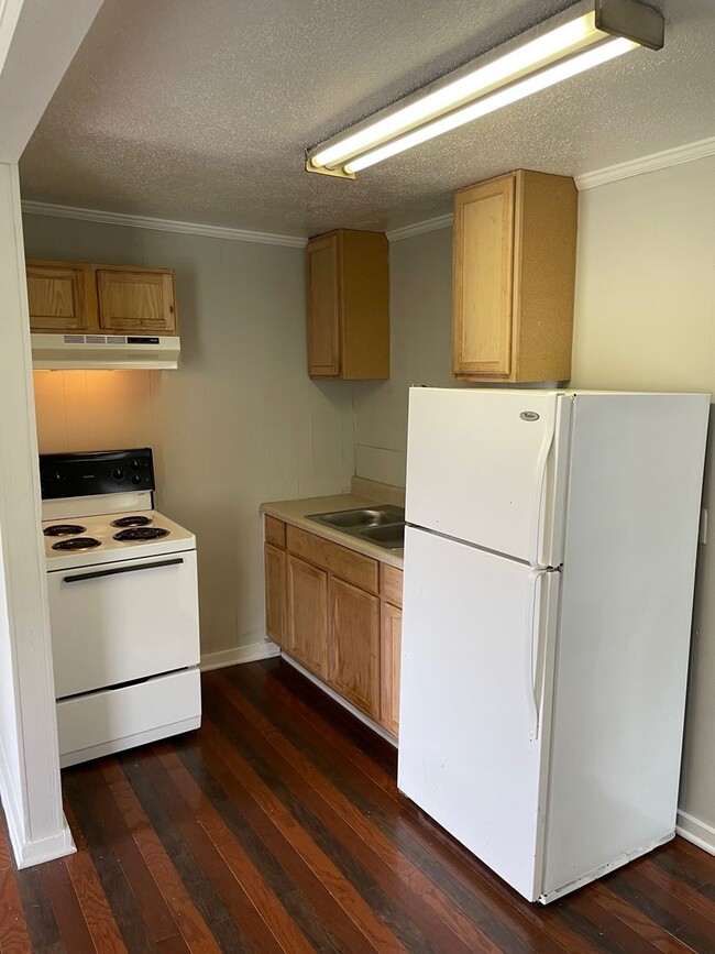 Building Photo - 841