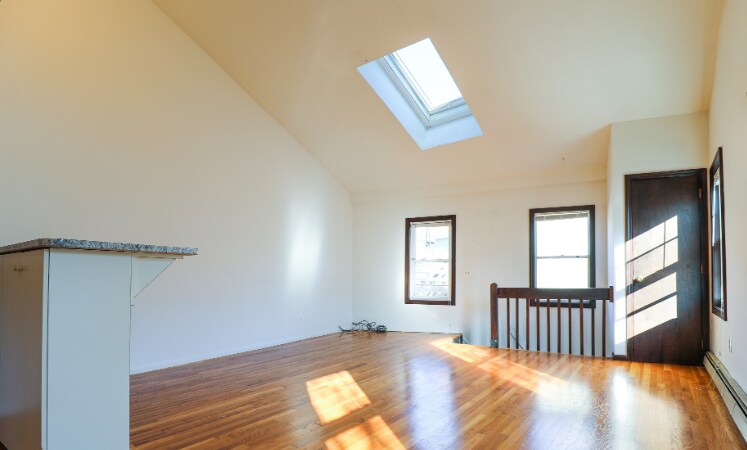 Foto principal - 12 Shepard St