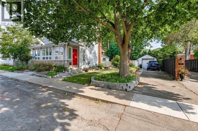 Building Photo - 261 Hatt St