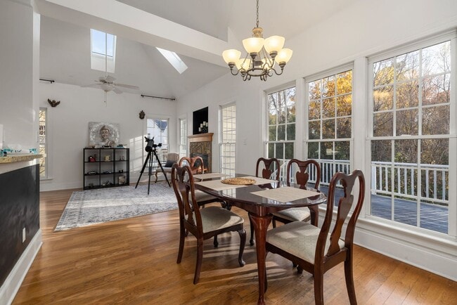 Building Photo - 4 Bed | 2.5 Bath House with Garage