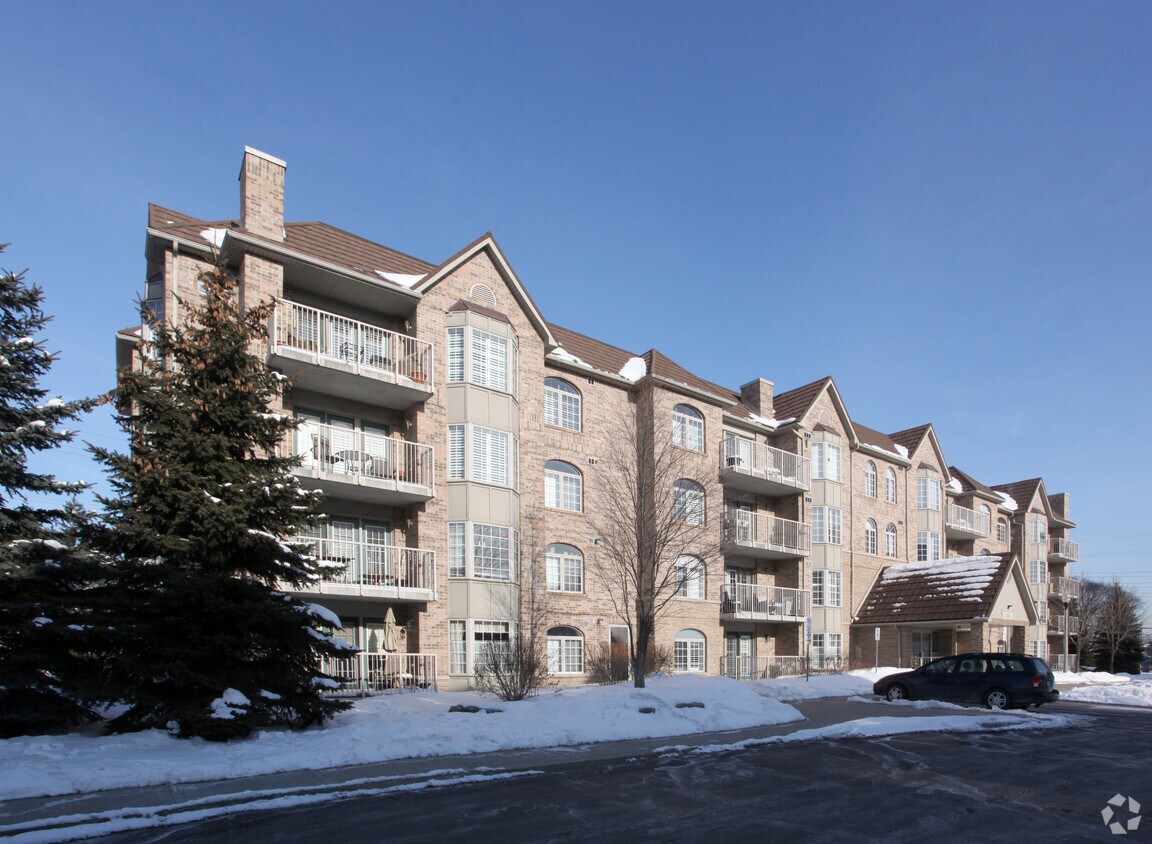 Building Photo - 216 Plains Rd W