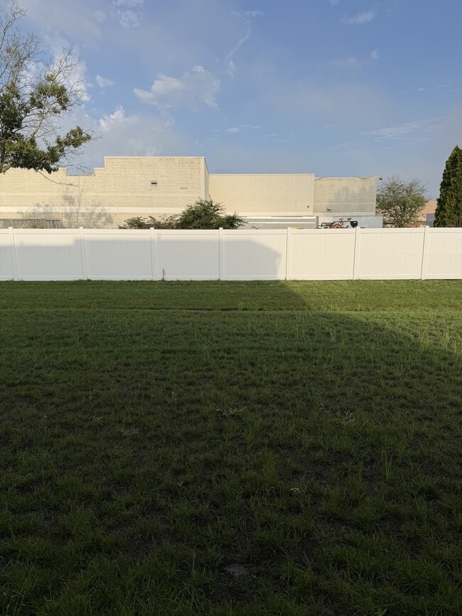 Building Photo - 228 Clement Lp