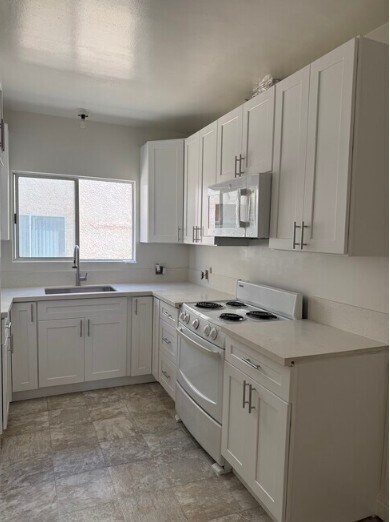 Building Photo - 22515 Del Valle St