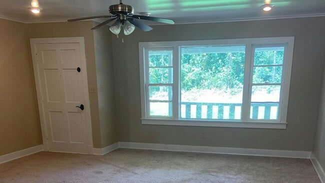 Building Photo - 1813 Dogwood Dr