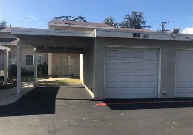 Foto del edificio - 1387 N Elderberry Ave