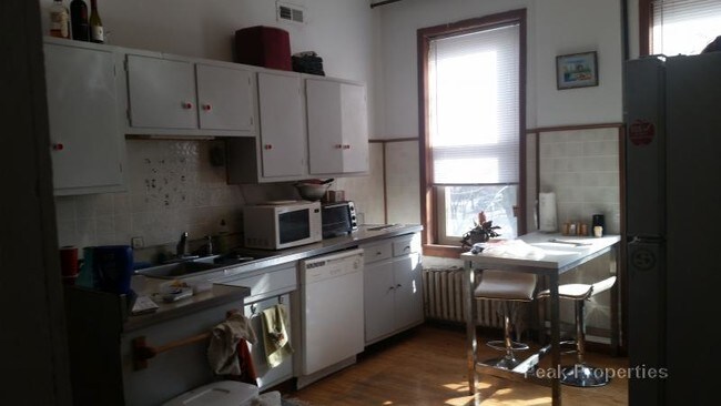 Building Photo - 2900 N Damen Ave