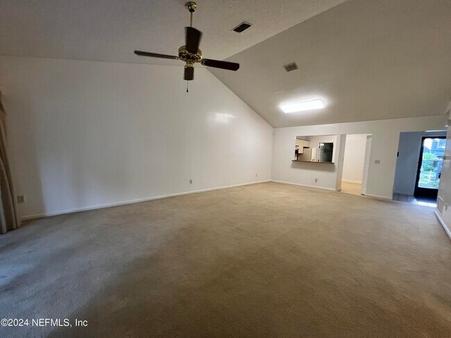 Foto del edificio - 7623 Baymeadows Cir W