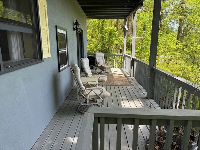Photo - 461 Meadowview Rd House