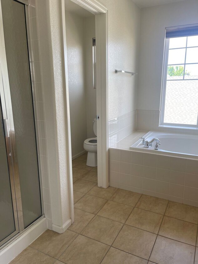 Primary Photo - 3 bedroom, 2 bathroom single family house ...