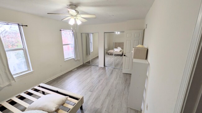 Foto del edificio - 7403 Morrison Dr