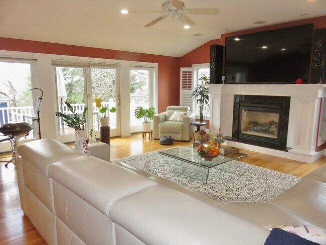 Foto del edificio - 35 Lovell Rd