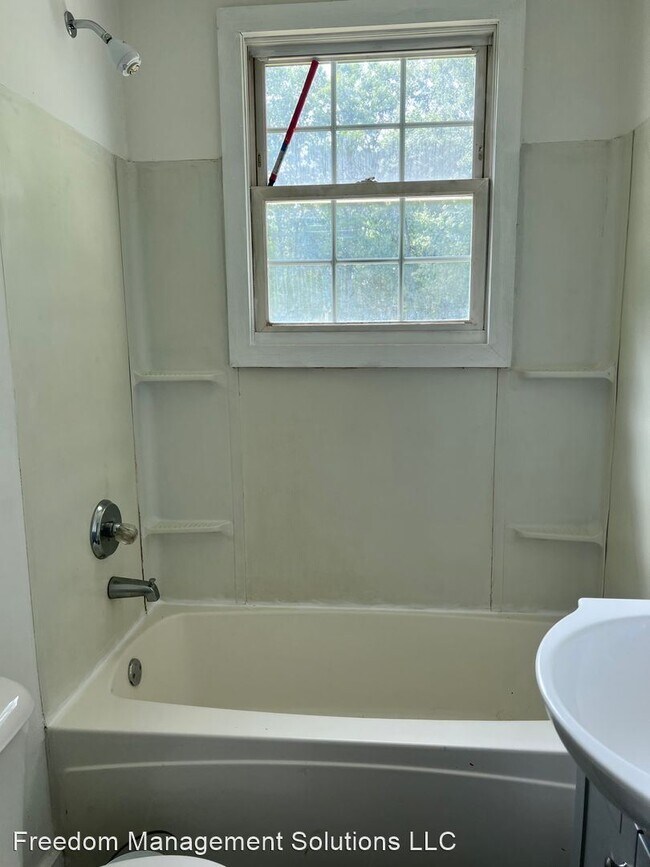 Foto del edificio - 2 br, 1 bath House - 309 E. Calhoun St.