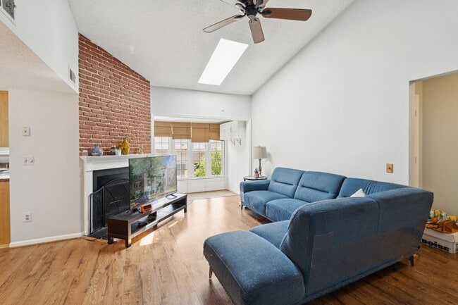 Building Photo - Set in the charming Hunters Square communi...