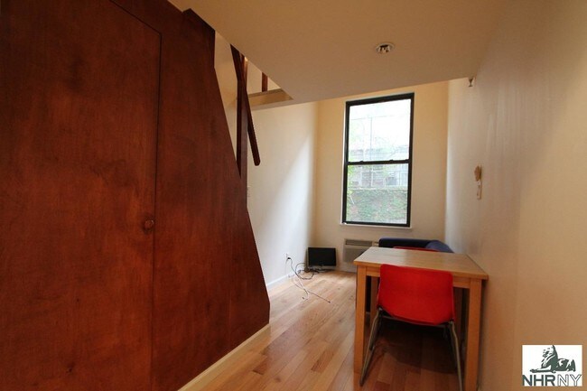 Building Photo - 323 West 30th Street