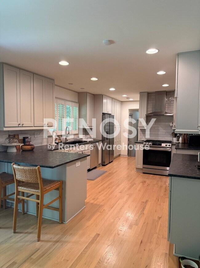 Foto del edificio - 1543 Knob Hill Dr NE