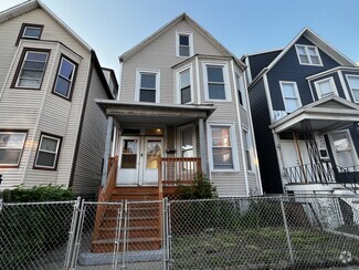 Building Photo - 3610 W Diversey Ave