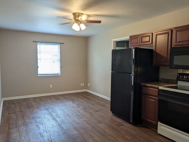 Building Photo - 505 Slayton St