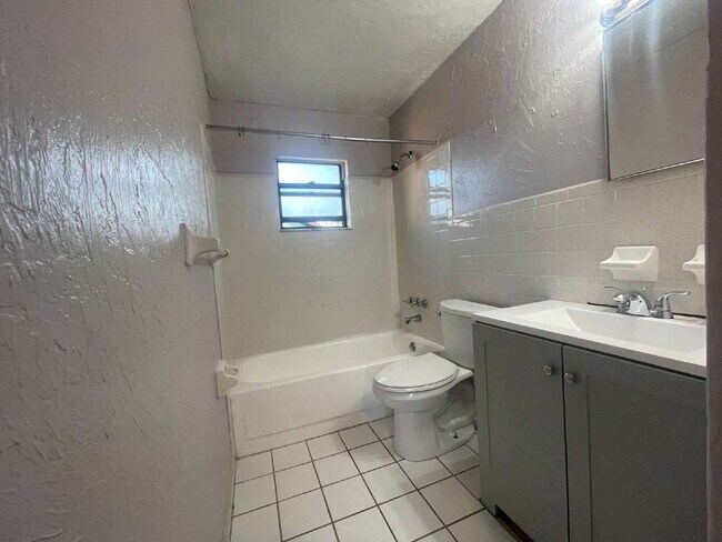 Foto del edificio - 2-Bedroom and 1-Bathroom Condo