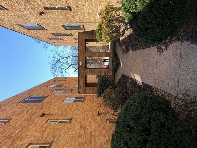 Building Photo - 3725 Dina Ave